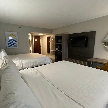 Holiday Inn Express Burlington By Ihg Екстериор снимка