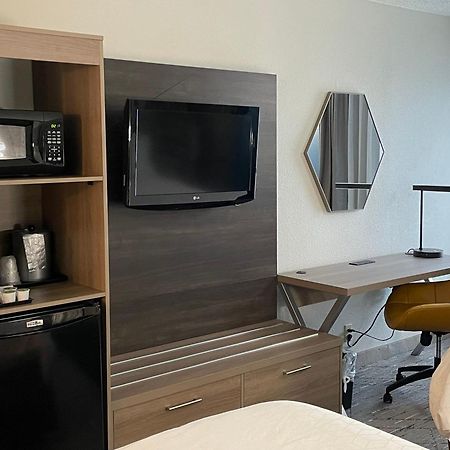 Holiday Inn Express Burlington By Ihg Екстериор снимка