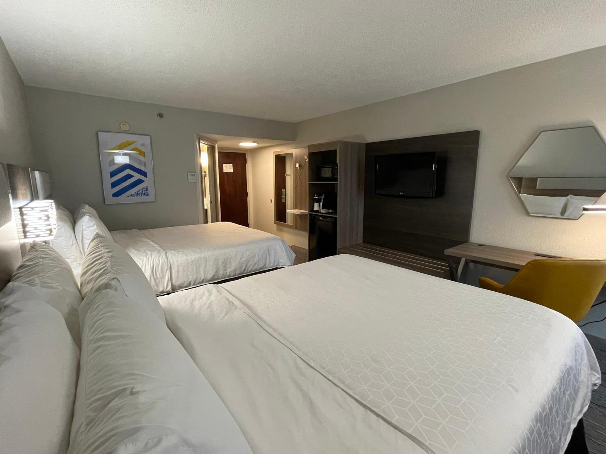 Holiday Inn Express Burlington By Ihg Екстериор снимка