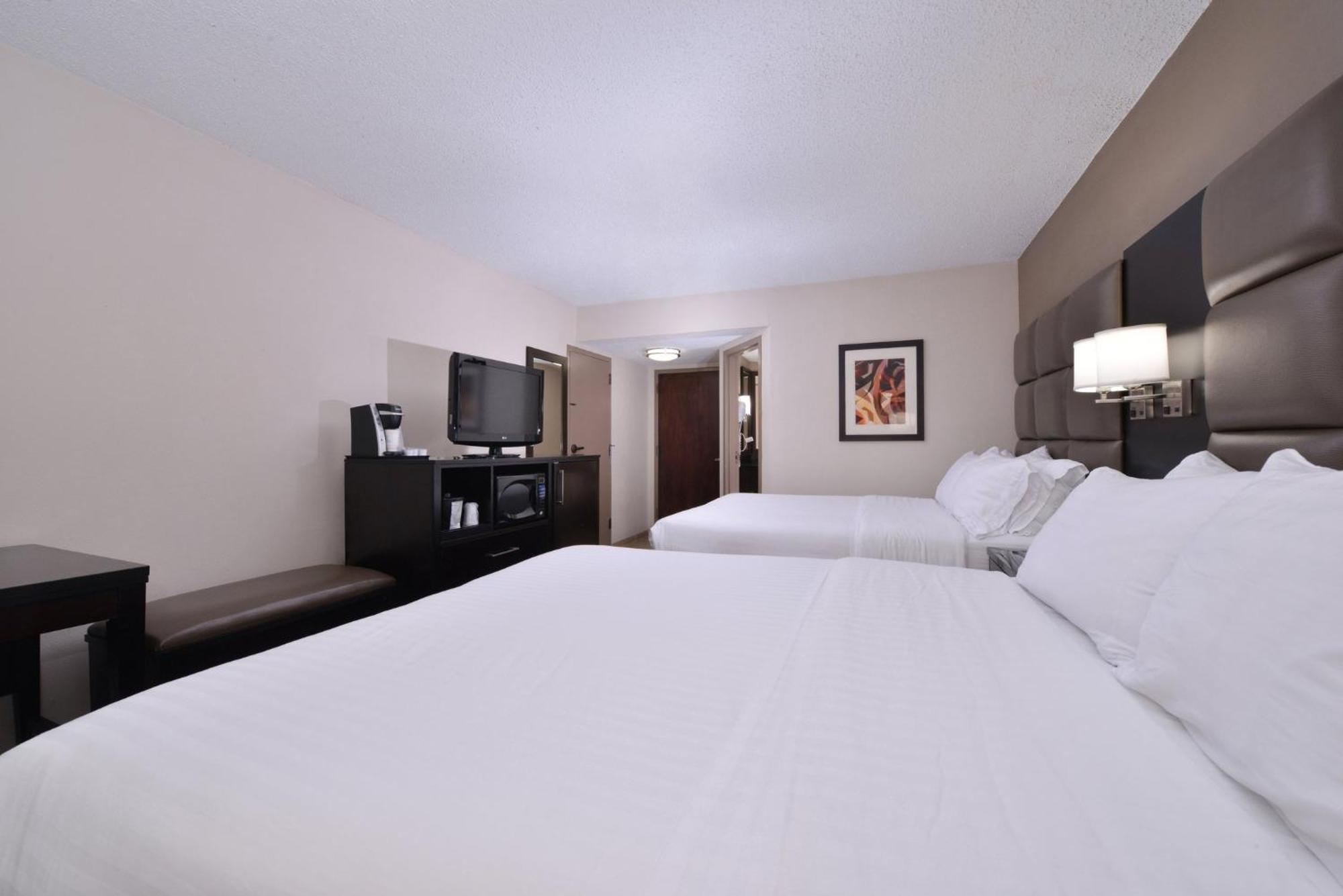 Holiday Inn Express Burlington By Ihg Екстериор снимка