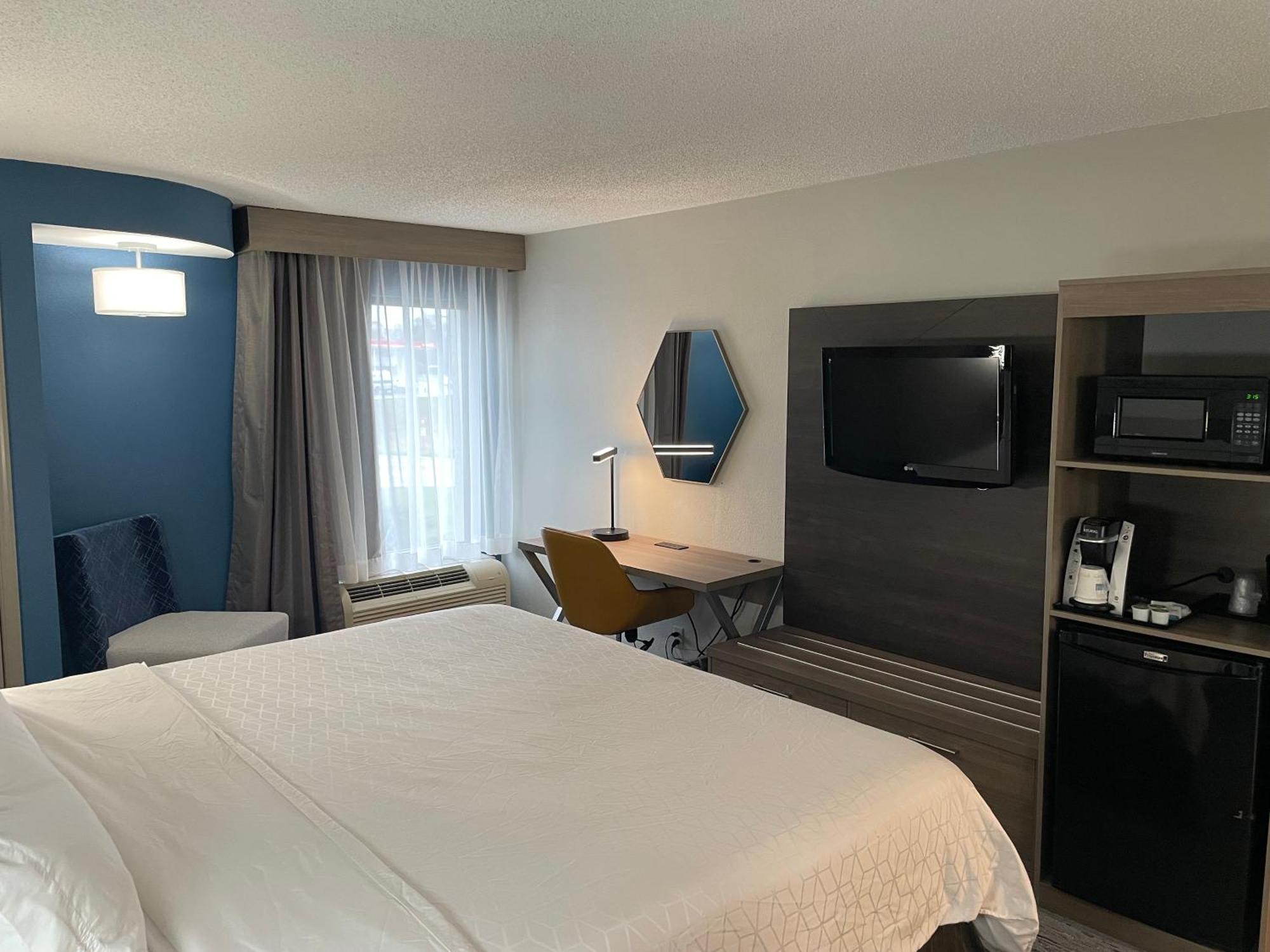 Holiday Inn Express Burlington By Ihg Екстериор снимка