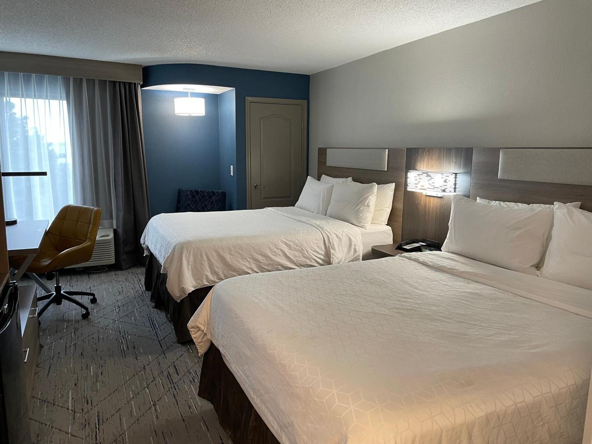 Holiday Inn Express Burlington By Ihg Екстериор снимка