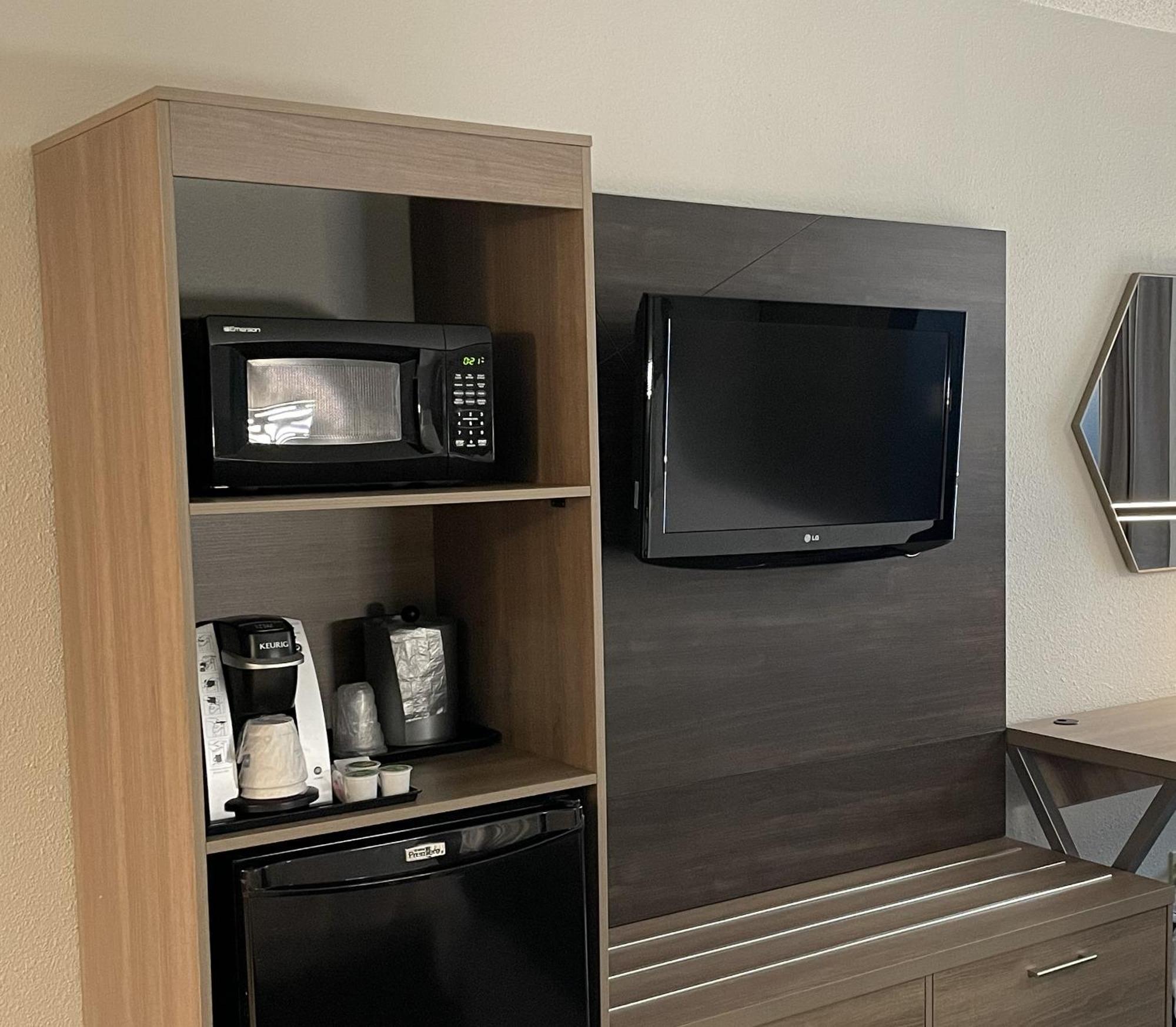 Holiday Inn Express Burlington By Ihg Екстериор снимка