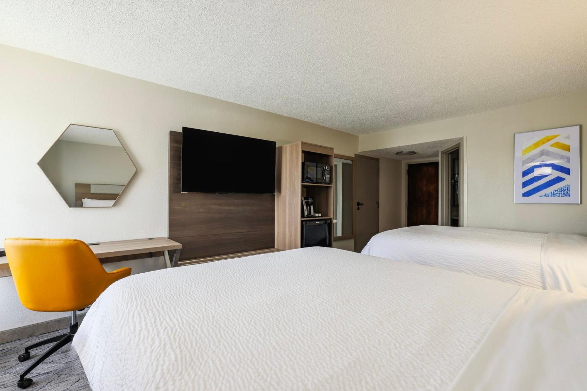Holiday Inn Express Burlington By Ihg Екстериор снимка