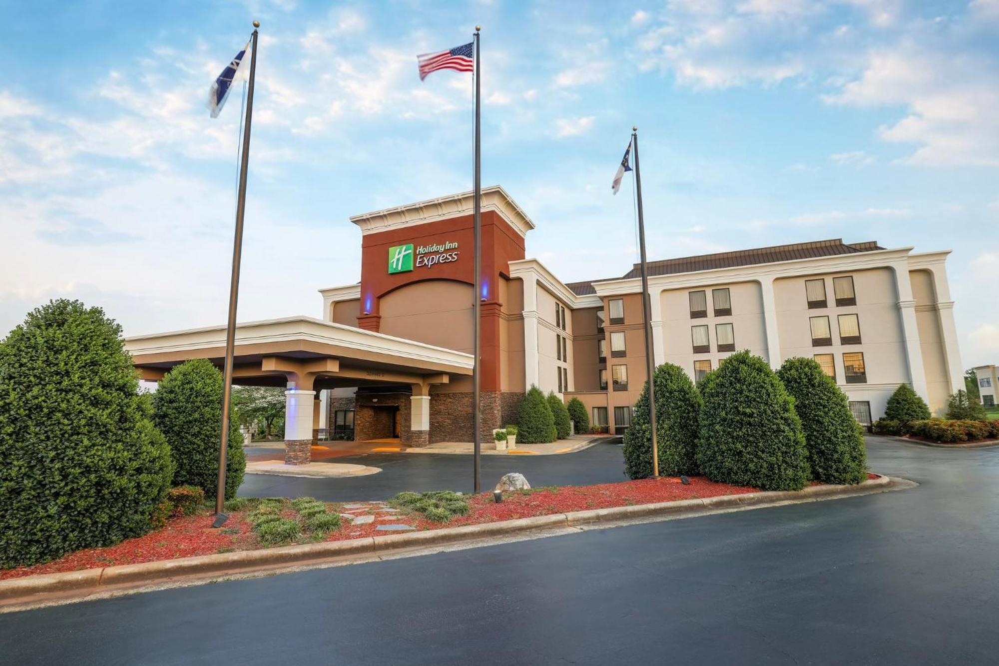 Holiday Inn Express Burlington By Ihg Екстериор снимка