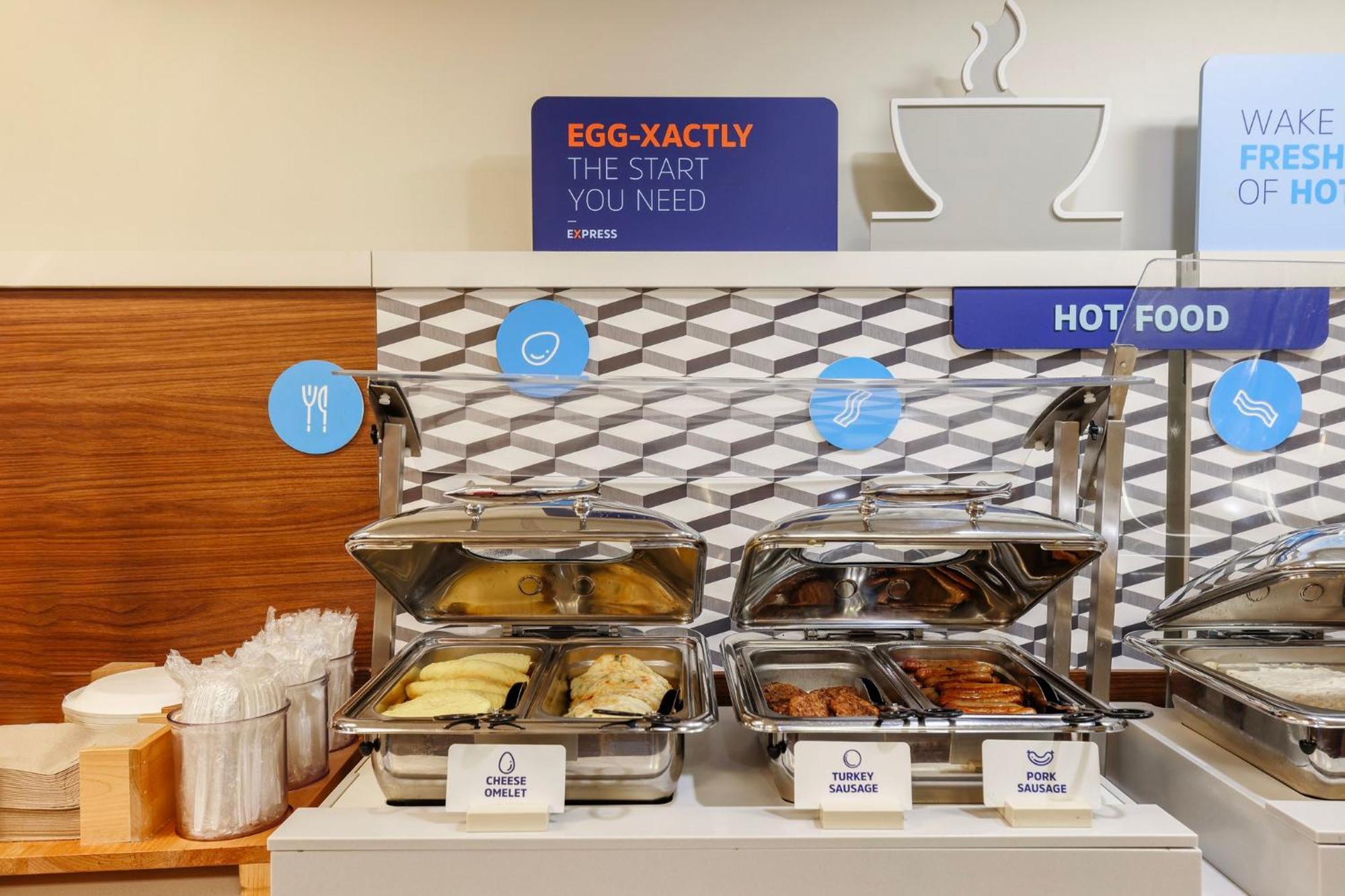 Holiday Inn Express Burlington By Ihg Екстериор снимка