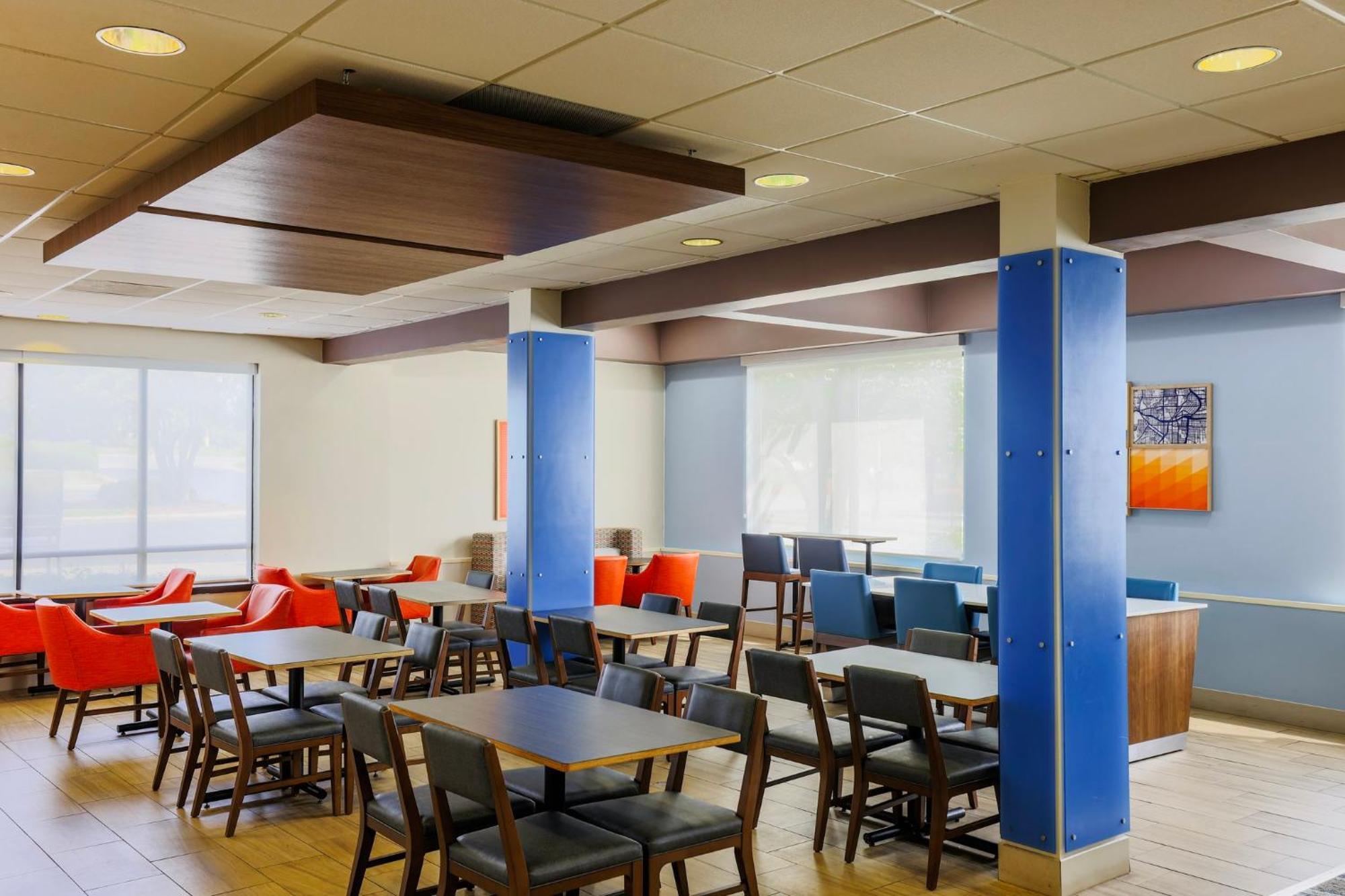 Holiday Inn Express Burlington By Ihg Екстериор снимка