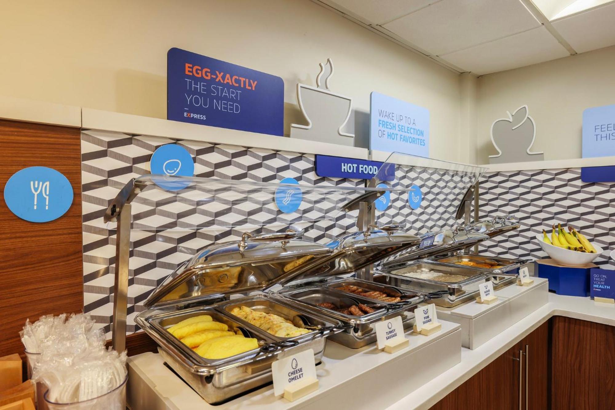 Holiday Inn Express Burlington By Ihg Екстериор снимка