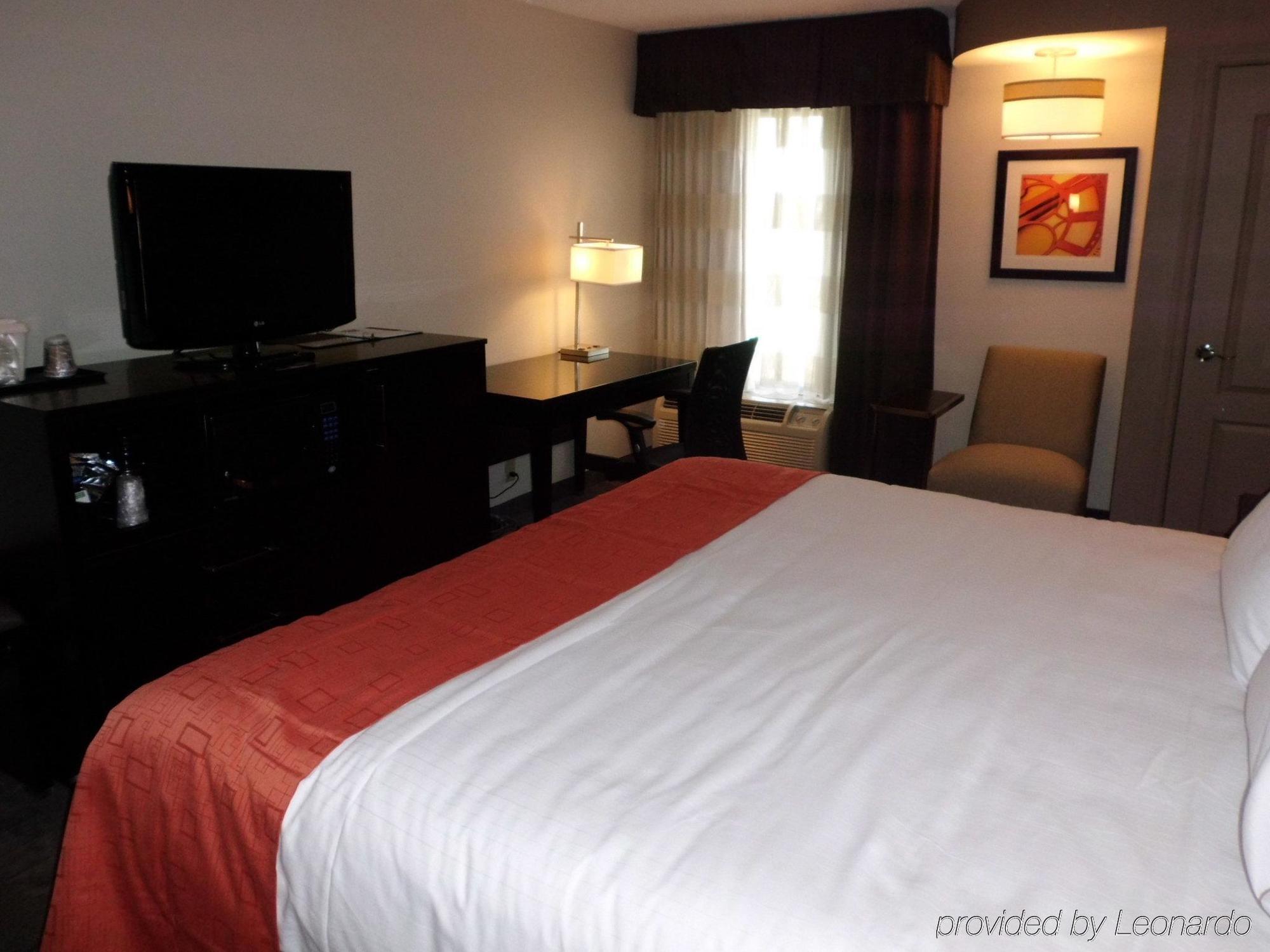 Holiday Inn Express Burlington By Ihg Стая снимка