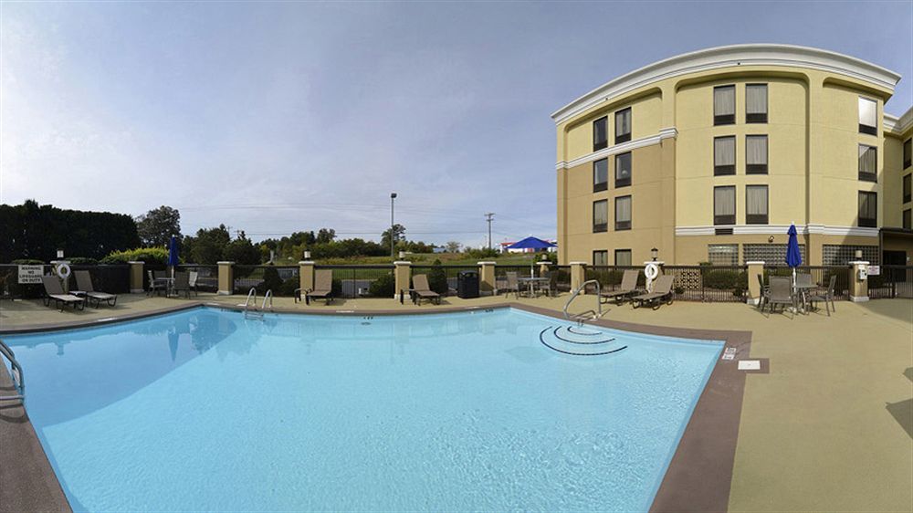 Holiday Inn Express Burlington By Ihg Екстериор снимка