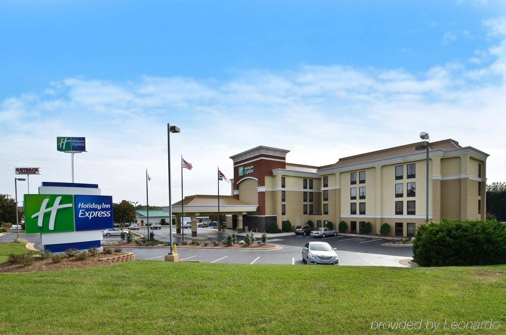 Holiday Inn Express Burlington By Ihg Екстериор снимка